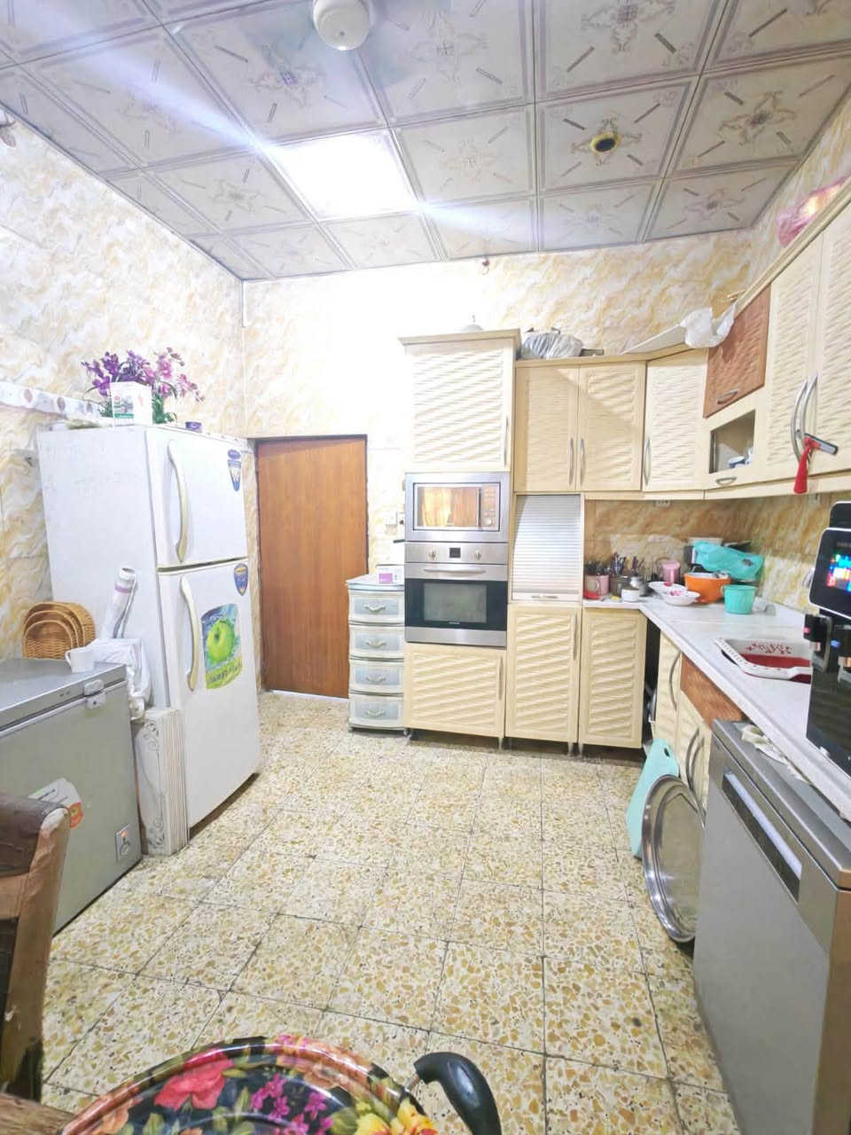 بيت للبيع حي المهندسين 

المساحه 150 م 

طابق واحد بناء ثرمستون سنه البناء 2014 

غرفتين وصاله ومطبخ واستقبال وصحيات 

السعر. مناسب جداً  210 وقابل للتفاوض 

للأستفسار ***********

عقارات سيد أمين
