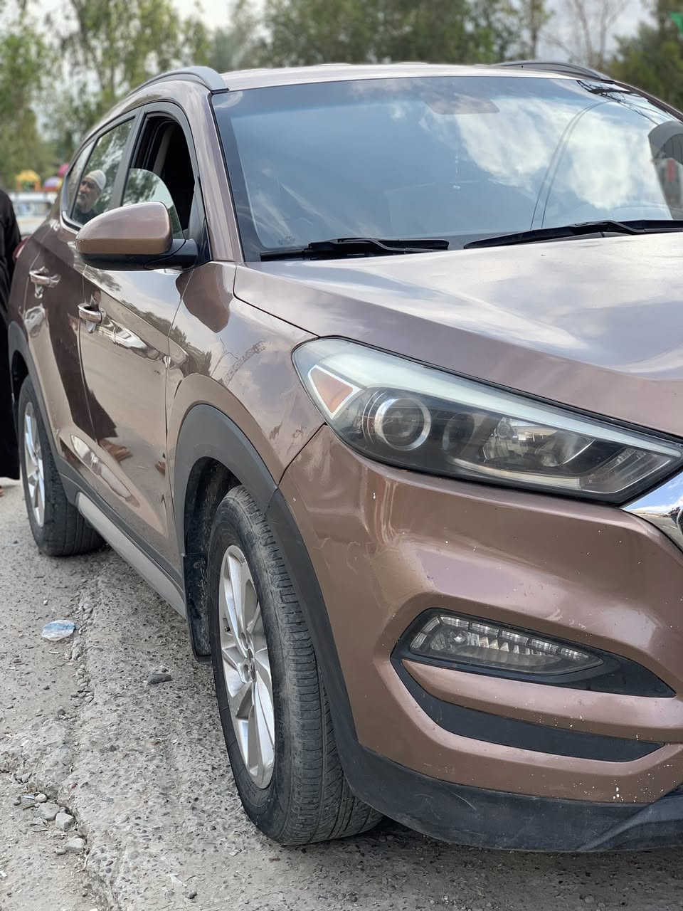 السلام عليكم للبيع توسان موديل 2017  وارد امريكي الحادث صبغ بنيد فقط الباقي كله كفالة سيارة جاهزة من كلشي ما ناقصها برغي رقم بغداد الإنكليزي الجديد عنواني بغداد الشعلة الأولى رقم ***********
