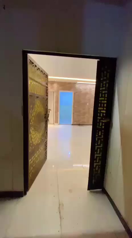 جمهورية موقع الشقه
شقة جديدة غرفتين وصاله ومطبخ جبير 
*خدماتها*
ماطور صاعد +سبلت وثلاجة وغسالة ملابس 
ماطور نازل بوستر نازل 
سنك جديد للمطبخ 
واير للستلايت 
سبلت وثلاجة وغسالة ملابس 
صيحات نظيفة جدا
* الايجار 500 يكون دفع ماء وكهرباء بنص هو والطابق الارضي 
* الشقة حاليا فارعة
الاستفسار الاتصال 
***********
