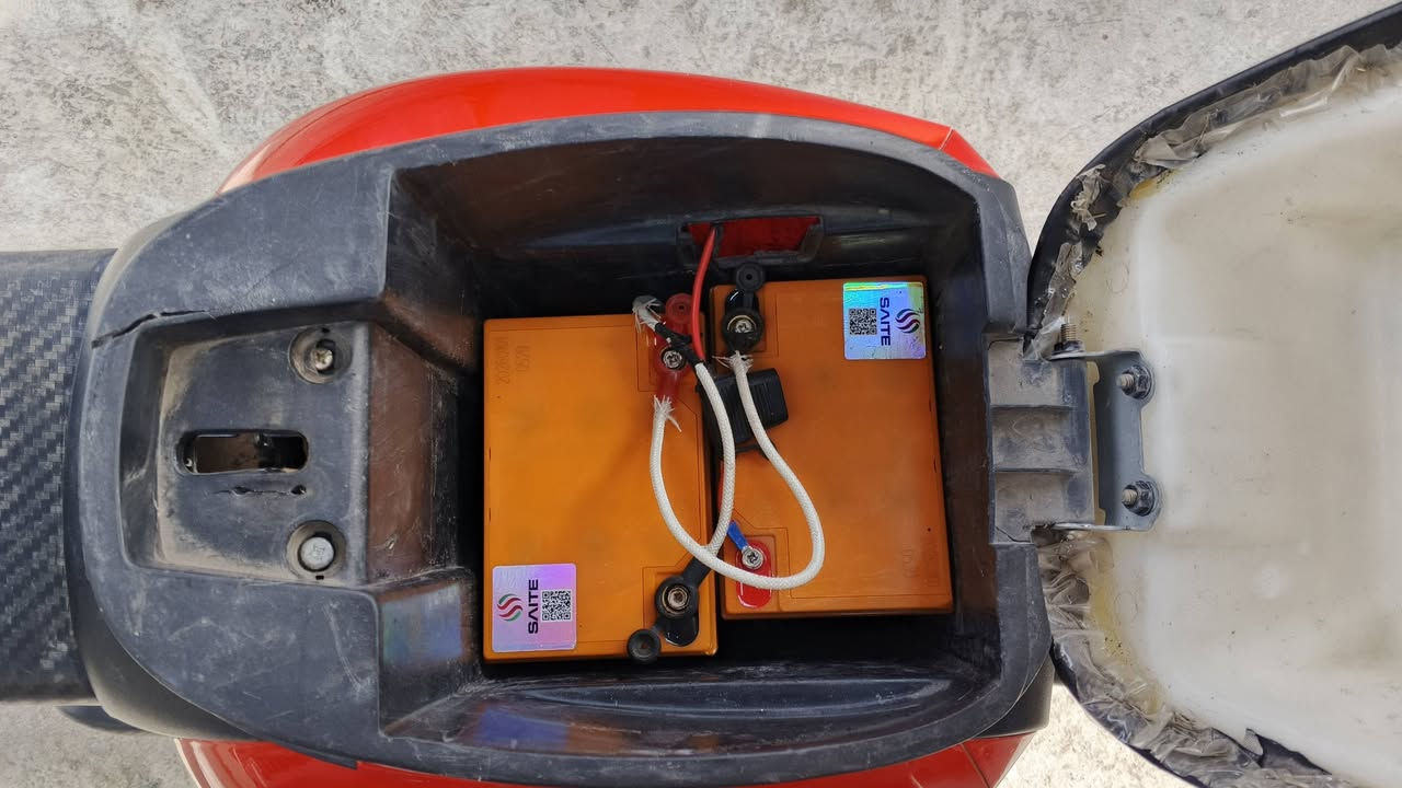 السلام عليكم
دراجه شحن ( بلو هيرون ) للبيع 

4 بطاريات جديدات قبل 3 ايام شديتهن كلشي بيهه شغال تايراتهه نضيفه مامتعوبه  بعدهه شعرات الوكاله بيهن . وياها بصمتين و السويج مالتهه .  بيهه انذار سرقه و تشغيل عن بعد و قفل و فتح 

السعر 280 و بيهه مجال
.
***********
