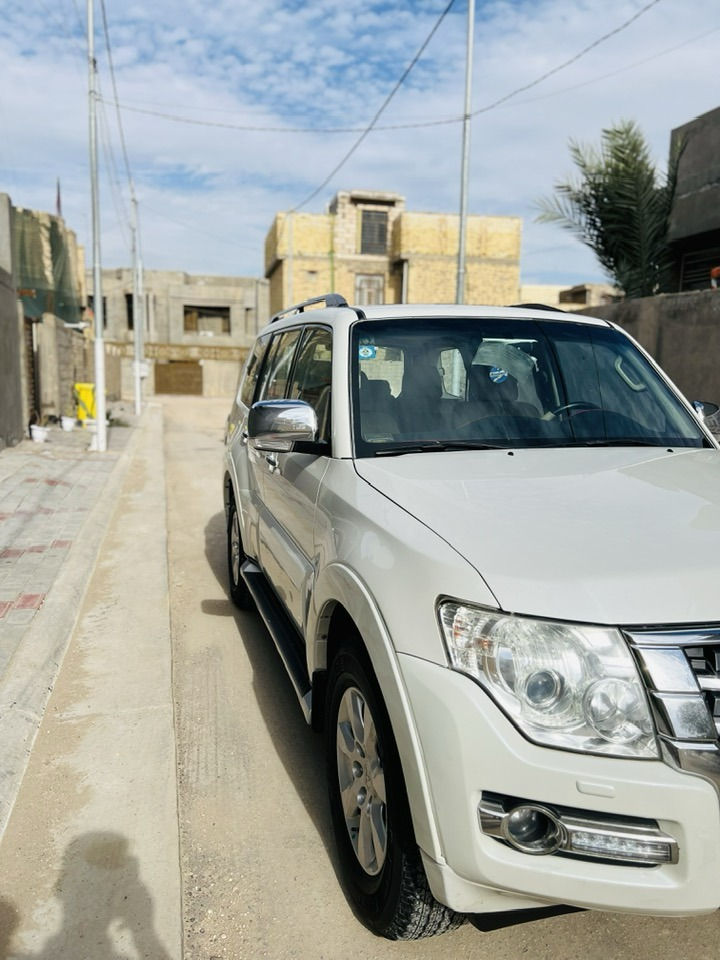 السلام عليكم
للبيع مسيوبوشي باجيرو موديل 2015 
سياره حبتور فول مواصفات مكفوله كفاله عامه من كشر وكير ومكينه ودواخل المواصفات كشنات جلد دبل كشن كهرباء داخل صاج سستم ايرباك زراك لايت كامره خلفيه دواره وحساس خلفي مري شفط ثلاجه بل جكمجه 7 راكب فور ويل 4X4 مكينه 6 سلندر 3500 السياره فول الفول للاستفسار الاتصال على الرقم *********** السعر 195 وبيه مجال
