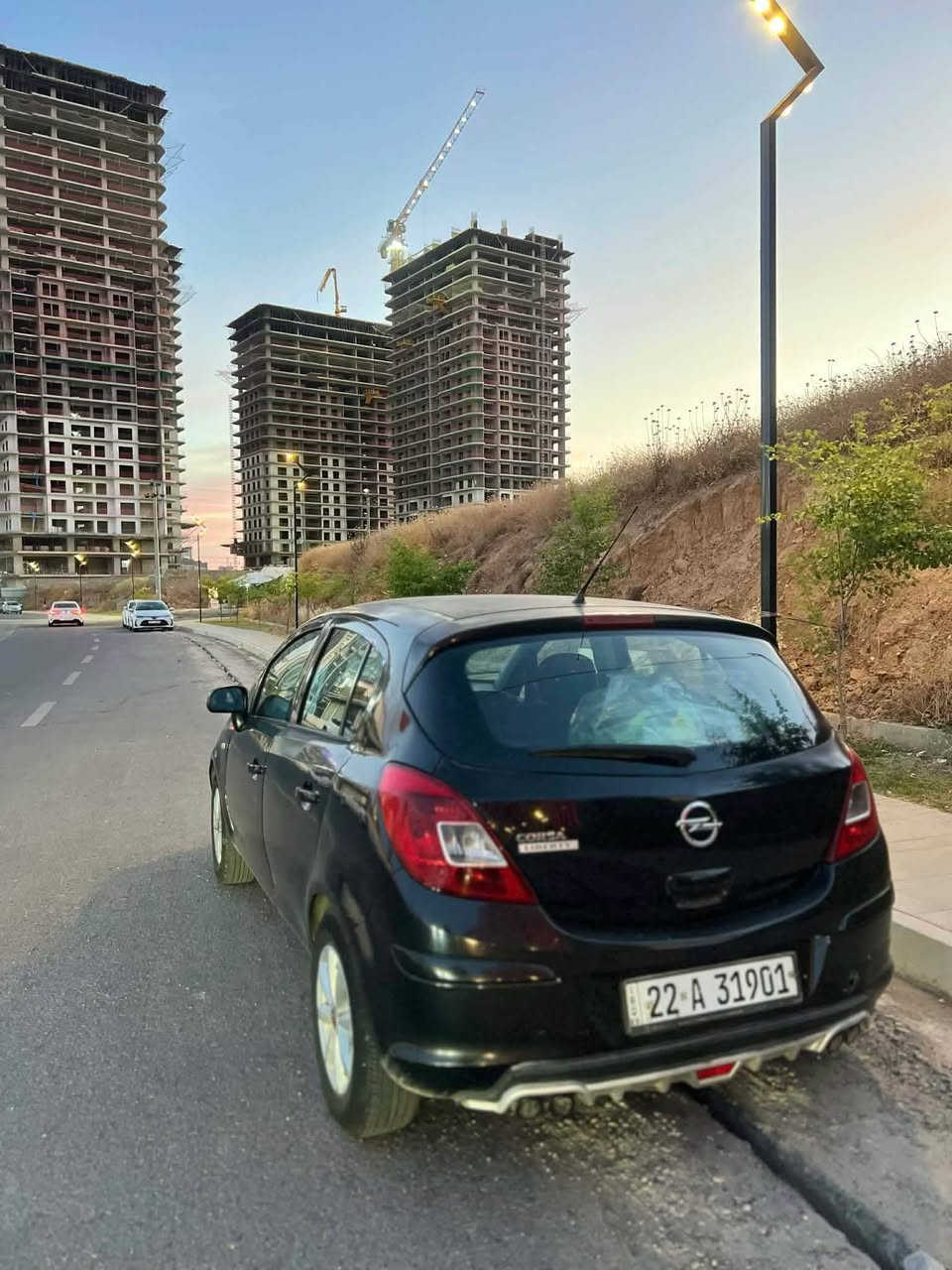 🔥 ئۆپڵ کۆرسا (Opel Corsa) مۆدێل ٢٠١٤ بۆ فرۆشتن 🔥
ئۆتۆمبێلێکی ئەڵمانی، زۆر کەم مەسرەف و گونجاو بۆ بەکارهێنانی ڕۆژانە. ناوەوەی زۆر خاوێنە و هیچی مەسرەفی ناوێت.
✨ تایبەتمەندییەکان:
 مۆدێل: ٢٠١٤ (ئەڵمانی)
 گێڕ: ئۆتۆماتیک
 ڕەنگ: ڕەش
 تەرقیم: ژمارەی نوێیە (هەولێر)
 تەبرید: سارد و گەرم
 ناوەوە: کوششن و ناوەوەی زۆر پاک و شیکە
🎨 دۆخی بۆیاغ:
٥ پارچە و دوو بست سەقفی بۆیاغە، بەڵام پێش و پشتی کاپسە. 
*********** أربيل, العراق
