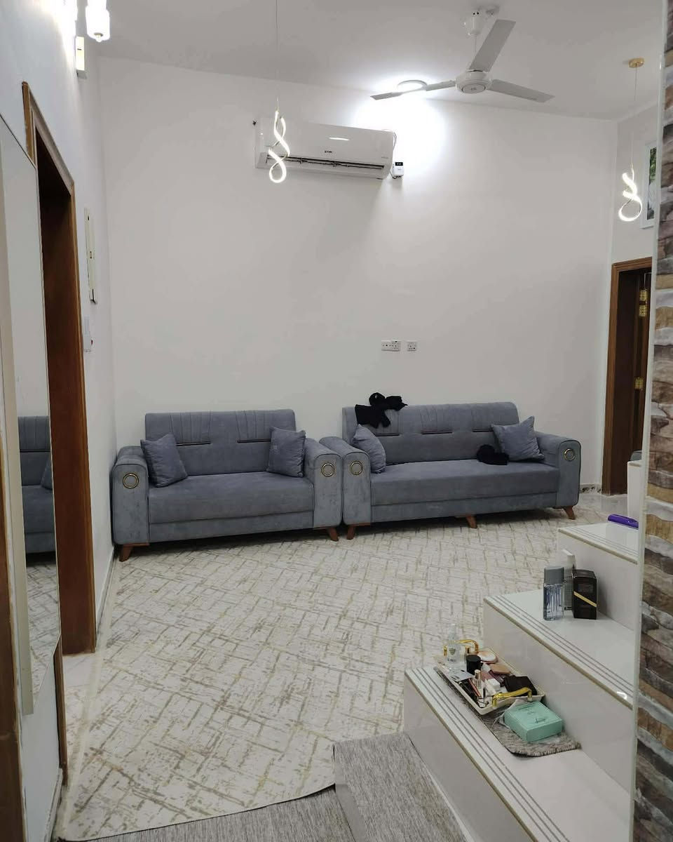♕ بسم الله الرحمن الرحيم اللهم صلِّ على محمد وآل محمد ♕

🏠  :#منزل_للبيع_طابق_واحد 

🌐  :#الموقع_حي_النفط_الزراعي_سند_25

📐  :#المساحة_100_متر 

🏗  :#البناء_كونكريت_مسلح_سنة_2023

🛣  :#شارع_المنزل_11_متر 
ــــــــــــــــــــــــــــــــــــــــــــــــــــــــــــــــــــــــــــــــــــــــــــــــــ

           #تـــــــــــفـــاصيـــــــــل_اكـــــــثــــــر 

غرفة نوم 1  + صاله  + مطبخ + استقبال + طارمه

+ حمامات داخليه وخارجية 

ــــــــــــــــــــــــــــــــــــــــــــــــــــــــــــــــــــــــــــــــــــــــــــــــــ

#ملاحظه_الاثاث_تباع_مع_المنزل 

💰  : سعر مناسب جداً 

📲  : #الاستفسار_اكثر_الاتصال_على_الرقم 

📞  : ‏‪0788 251 8491‬‏  واتساب سجاد ابو مهيمن 

#ملاحظه_ لعرض عقارك ماعليك سوى مراسلتنا 
عبر بريد 📩الصفحة او عبر الواتساب📲
{{👍#تابع_الصفحة لتصلك عروض مكتبنا 🫰🏛}}•

