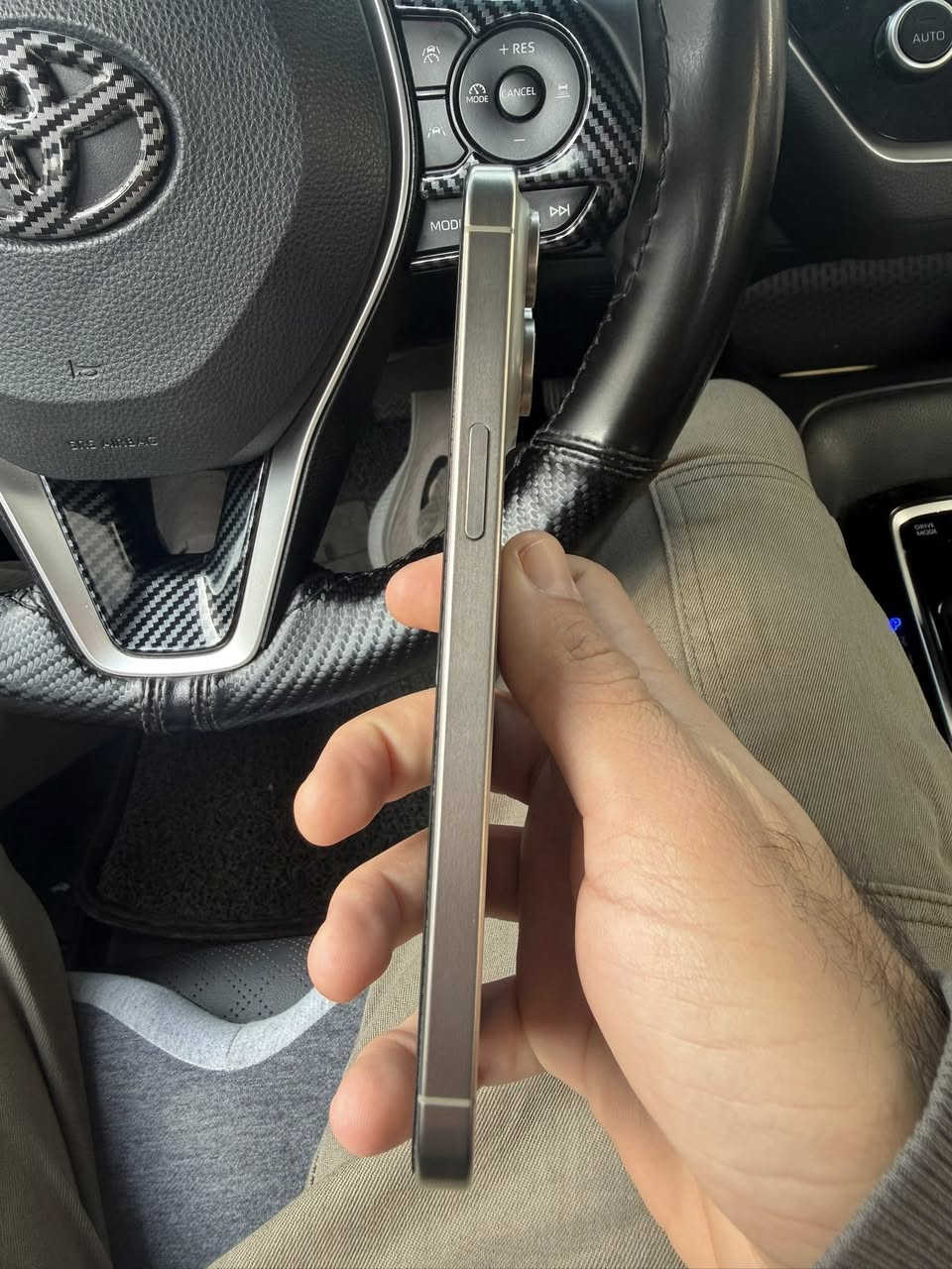 السلام عليكم 
ايفون 15 برو ماكس 256 عربي شرق اوسط ماستر 
(التلفون شرق اوسط مو من ذني الياباني و الامريكي)
البطارية 84 
وياه باكيته الاصلي
الجهاز نظيف كلش ما بي اي شي
 ما مفتوح ولا برغي على حالة الوكالة 
مكاني بغداد المنصور ما متواجد على الفيس واتساب فقط
***********
