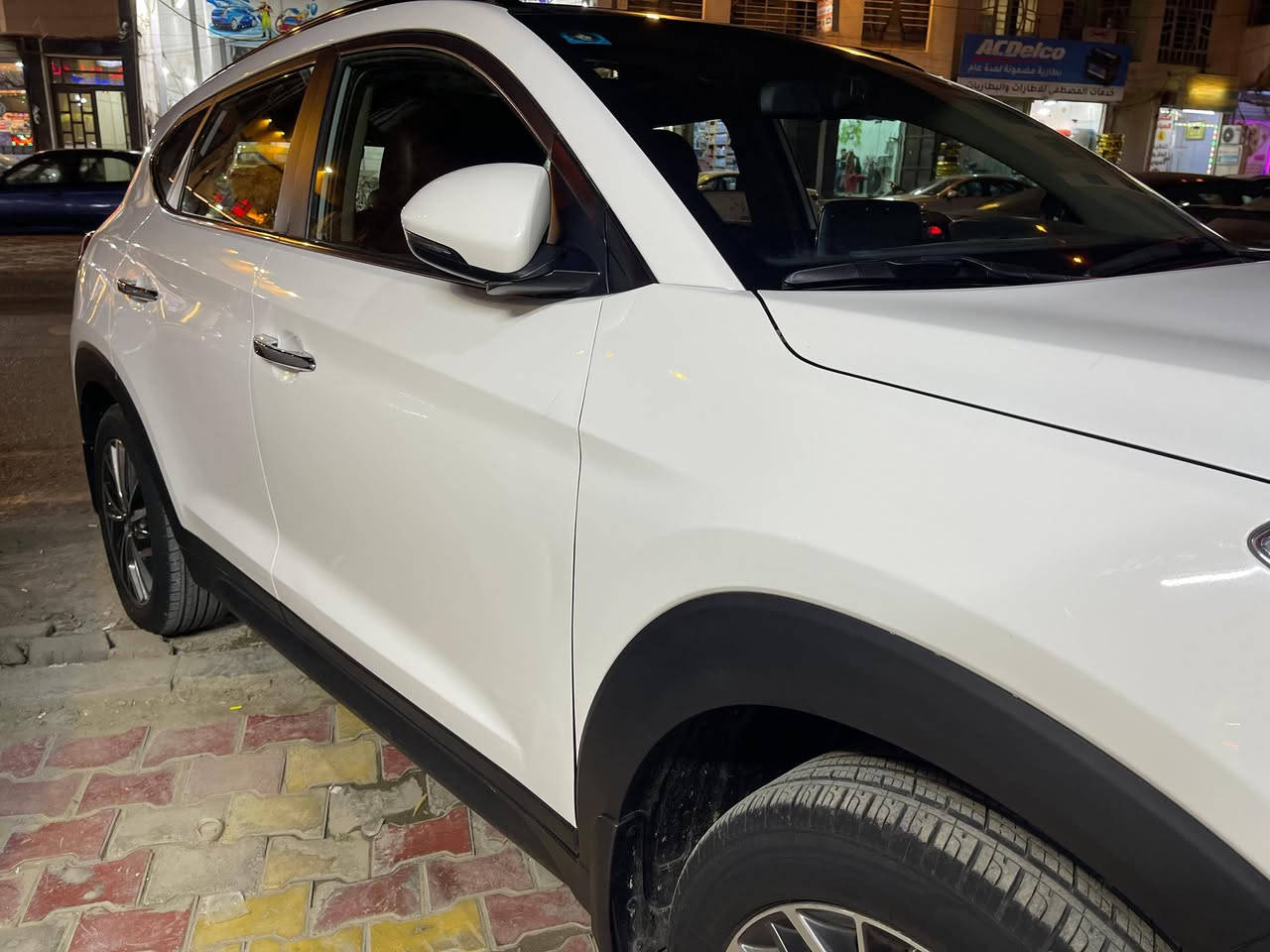 توكسان موديل 21 خلجي فول مواصفات رقم بغداد جديد محرك 2000
فتحه
 بصمه 
داخل جلد
 اعلى فئه بلتوكسان 
مكينه كير مكفوله
 تخم تاير جديد 
حداديه جديده هزه جديده
 ماشيه 90 الف 
بيها 3 مكانات بارد بسيط
 مكان بغداد السعر 195$
رقم الهاتف ***********
