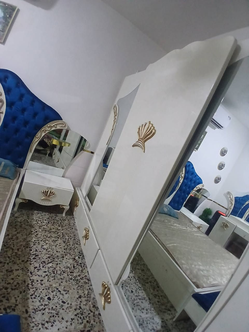 السلام عليكم غرفه تركيه ٧ قطع كامله
السعر 500
رقمي *********** بي واتساب 
عنوان مدينة صدر اخير الداخل
