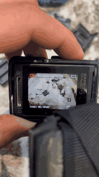 كامرا gopro hero4   نضيفه ستخدام قليل مع بطارية عدد2 مع شاحنه قاعده وكيبل مع ستند حمال راسي اصلي عدد 2 ضد المي وعادي 
مع قاعده ستند مع ملحقات اخره 
تصوير4K حقيقي وفوا HD
نظام مانع اهتزاز للتصوير 
سعر 100 قفل 
يوجد توصيل جميع المحافظات 
***********
