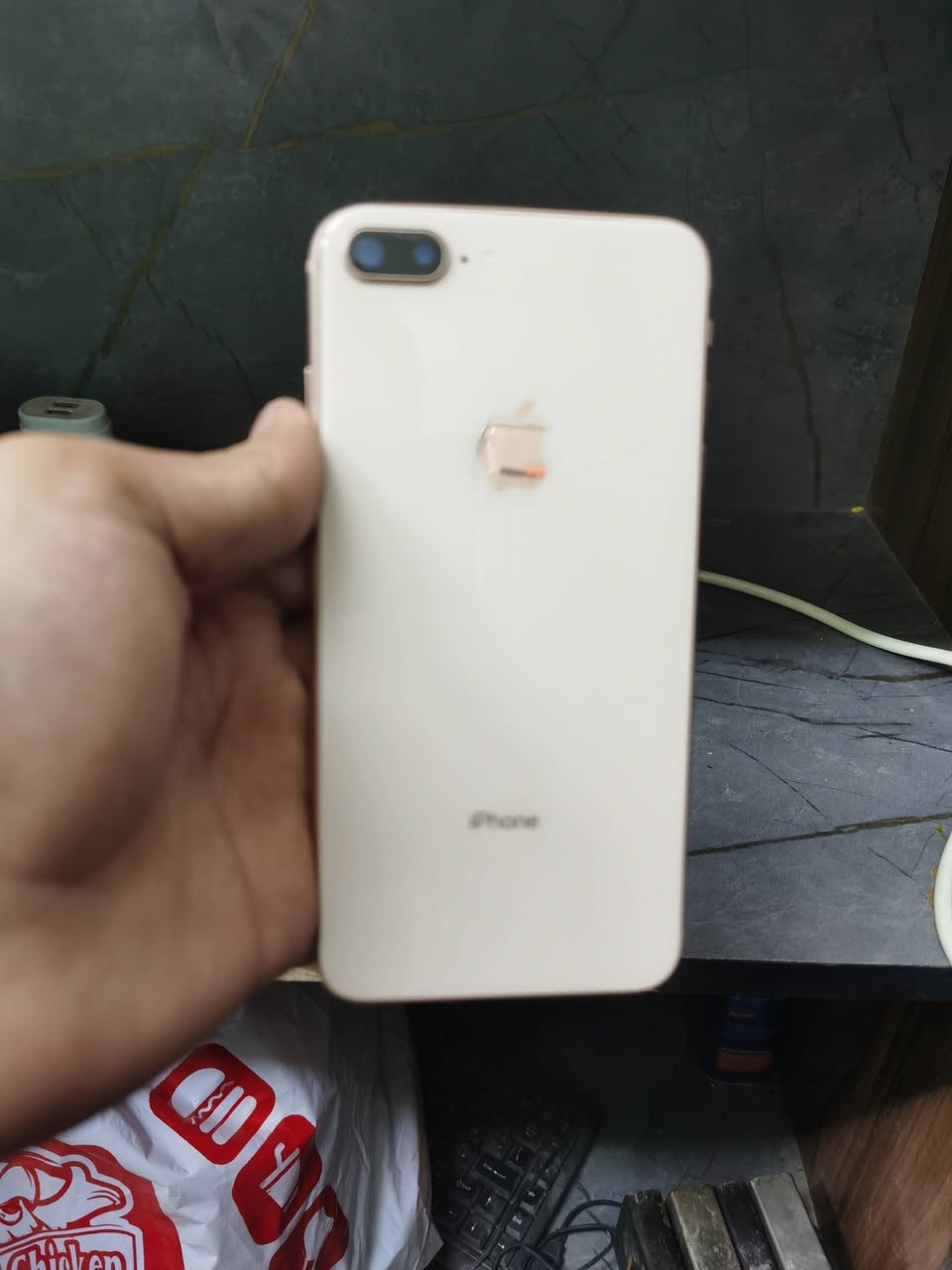 ايفون 8 بلاص نضيف حيل نموذج M  تليفون جدا نضيف مستبدل فقط بطارية سعره 125 وبي مجال  ***********

