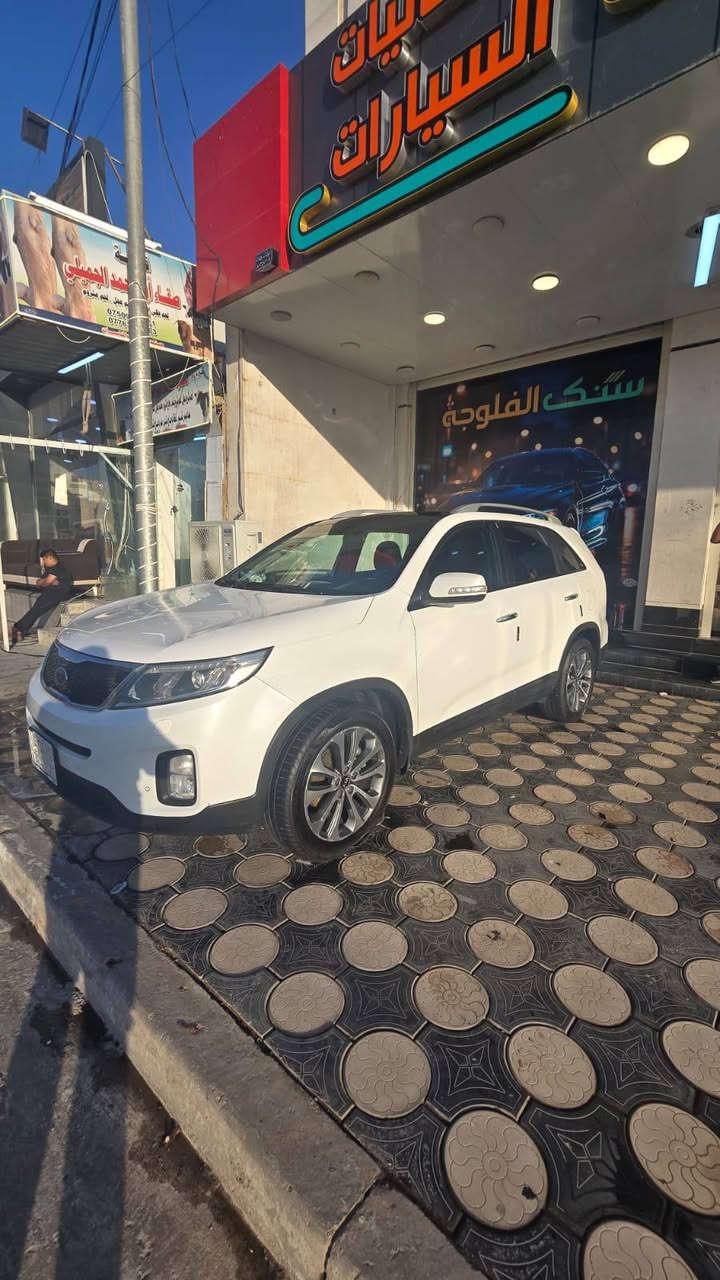 سورنتو 2015 كويتي واحد على واحد بانوراما  رقم بغداد السيارة جديدة بيها بس شخط ع   ربع الجاملغ باب السايق والخلفي ومرشوشه صبغ ع كد الشخط وشويه بيها معجون ع كد شبر  السيارة كاملة من كلشي دوشمة بلادي عازل حراري للجام  لايت زنون بلكامل  السعر165 بيها مجاال بسيط
 للتواصل ***********
