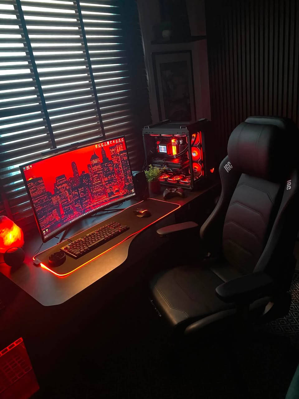 السلام عليكم
عندي gaming setup اريد ابيعه
بعده جديد
كامل هو والكرسي والميز
اللي بالصور 
مكاني بسماية
***********
واتساب فقط
