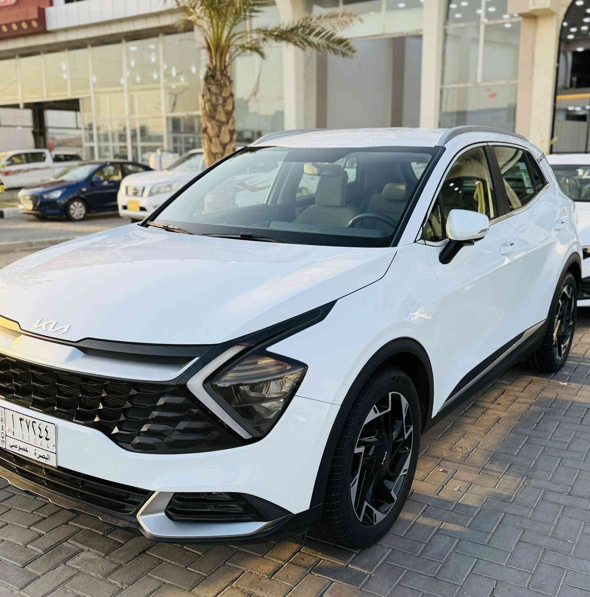 السلام عليكم
سبورتج 2022 خليجي رقم بصره 

السيارة ماشية 16 الف كيلو بحاله الوكاله 
 السعر 190 بيه مجال بسيط 
نص فول 

مكفولة من ضربة وصبغ وبارد حتى الدعاميات مكفولة 
مواصفات السيارة

محرك 2000 دوش

مري شفط + اشاير بالمري 

لد امامي خلفي حتى بالشباك الامامي

حساسات امامي خلفي

مانع انزلاق + مانع انحدار 
هاند بريك دگمة

مود درايف
لايتات وكشافات زينون 

شاشة ابل كار بلي 
مكان سياره بصره لاستفسار ***********
