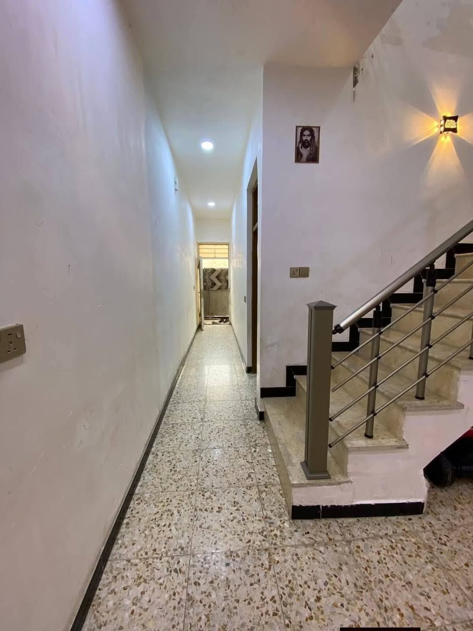 مساحه ١٠٠متر طابو ملك صرف سعره ١٤٥ وبي مجال
العنوان منطقت شهداء المعالف قرب تقاطع درويش
يحتوي على صاله مطبخ هول داخلي وخدمات وغرفتين نوم بنا نظيف حيل 
*********** بي واتساب او اتصال
