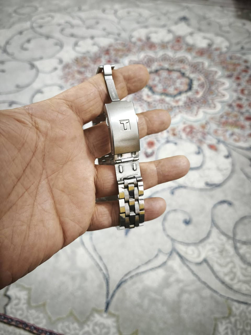 السلام عليكم..
تيسوت كوارتز بطاريه كرونوغراف تايكوميتر نظافه تامه قطر ٤٠ بدون الزمبلك
الارقام والعقارب لومينوس مضيئه بالضلام والجام زفير كريستال ضد الخدش
السعر ١٥٠ دولار


**إذا كنت صاحب هذا الإعلان وتريد حذفه لأي سبب، رجاءا أرسل رسالة إلى الدعم الفني**