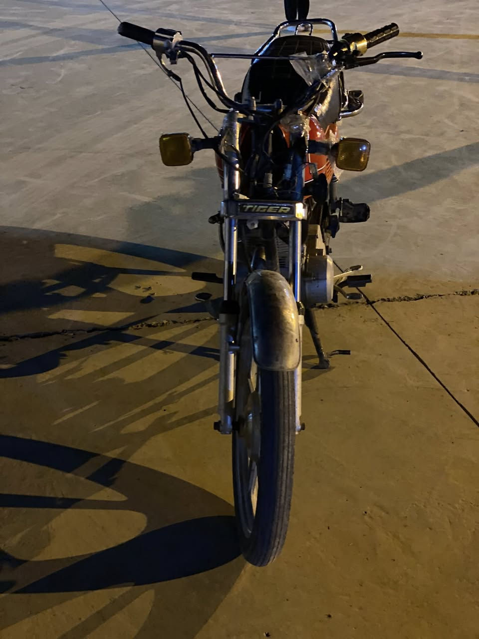 دراجه للبيع كما موضح بالصوره لتفاصيل اكثر اتصل ‭0772 601 3123‬
