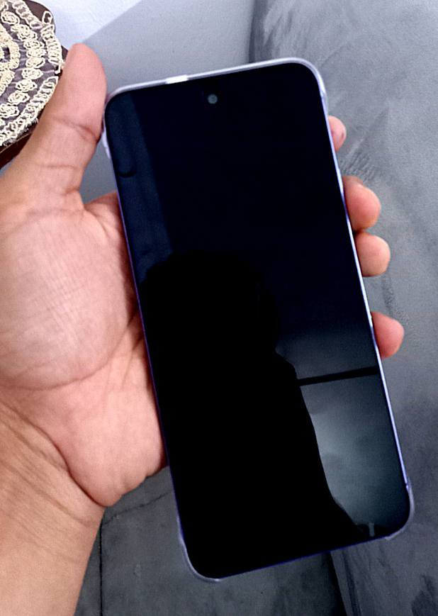 السلام عليكم
جهاز INFINIX HOT 60i
ذاكرة 256 
استخدام يوم واحد فقط 
السعر 145 و بيه مجال قليل للشراي 
الكارتون موجود و الشاحن 
المكان/ بغداد - حي العامل 
الرقم / ***********
