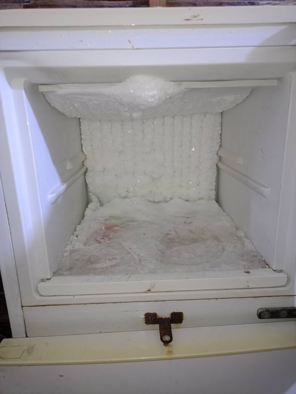 ثلاجه نضيفه البيع السعر 150كوت حي الجهاد ***********
