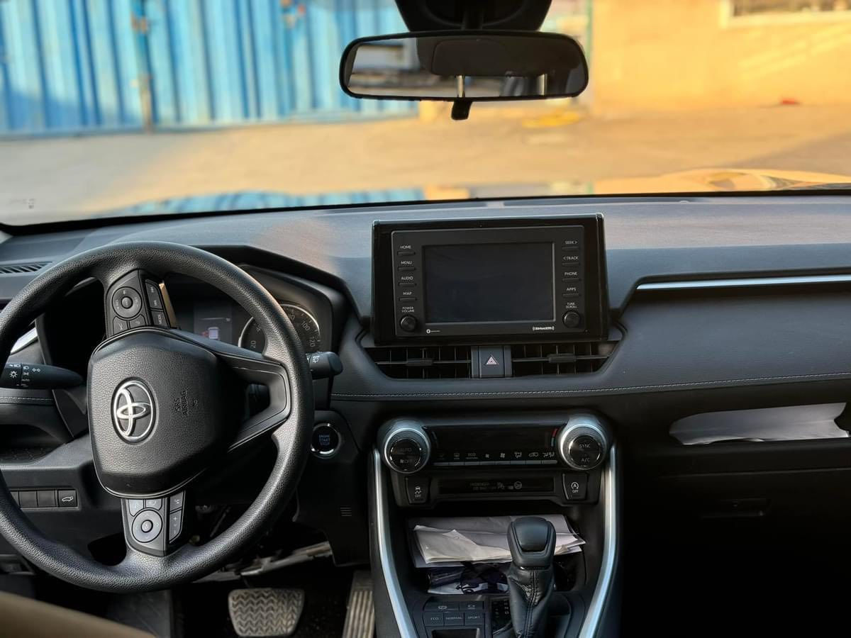 السلام عليكم عندي راف فور للبيع موديل 2022 وارد امريكي حادث بالمنشور رقم بغداد بأسمي فوول مواصفات 1/1 ماكو هيج سعر سعره 200 ورقه بيه مجال بسيط بدون دواخل 
1-فتحة 
2-بصمة 
3-شاشة جبيرة 
4-كامرة دوارة 
5-اشاير بالمري 
6-كشن السايق كهرباء 
7-ويل كروم 
8-لايتات زنون عالي وناصي 
9-رادار امامي 
10-رادارات جانبية 
11-نظام كار بلي ويه البلوتوث 
12-اوتو هولد 
13-نظام اطفاء السيارة عند الوقوف 
14-فور ويل 
15-مكينة 2500 
16-حساسات خلفية 
17-هند بريك بصمة 
18-تدفئة بالستيرن 
19-تدفئة بالكشنات 
20-نظام صعود المنحدرات 
21-ثلاث وضعيات قيادة 
22-جنطة كهرباء
وبعد بيها مواصفات هواية ممذكورة مكان السيارة بغداد بياع رايدها ب 200 ورقه مجال للاستفسار الاتصال ***********
