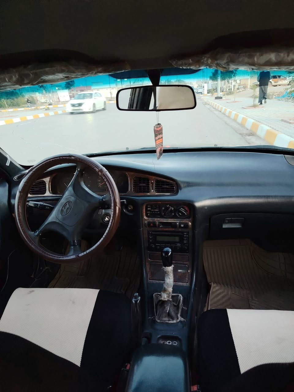 السلام عليكم للبيع سوناتا تو موديل 1996فول موصفات تبريد ثلج وتدفئه شغال ماناقصهة شي كير ومحرك بل شرط سنويه 2027مكان ديالى جلولاء الاستفسار على رقم ***********
