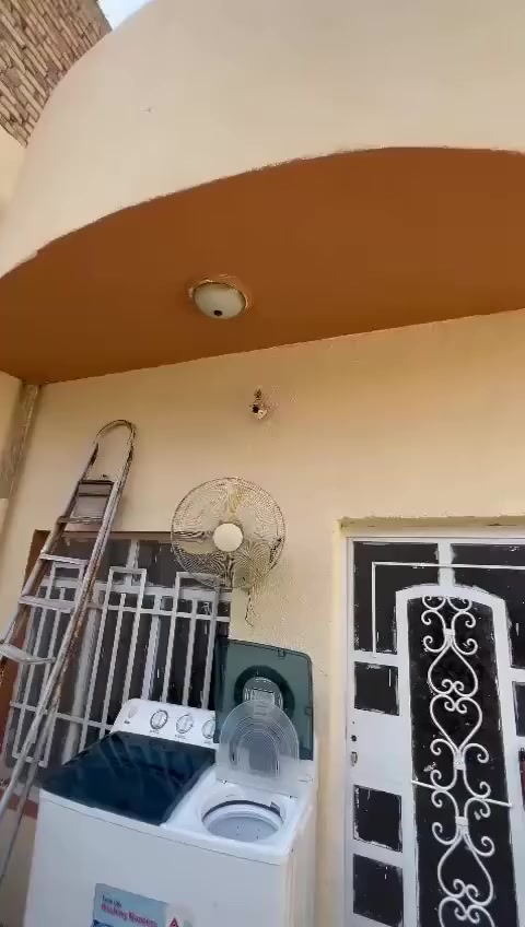 السلام عليكم 

مشتمل طابو زراعي سند 25 للبيع المساحه 120م يحتوي على غرفه واستقبال وصاله ومطبخ وصحيات العنوان طويريج خلف مدرسة امل الأجيال 70متر عن الشارع العام للأستفسار 
***********
