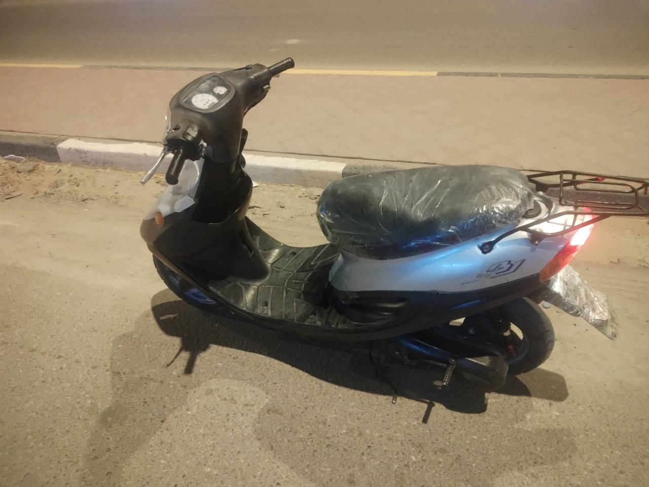 دراجة للبيع تسعه زروف مضيفه برغي مامفتوح بيه على بلاد دراجة حلوه وخير من الله كهربائيات كل شغاله تجي وشوف بعينك وتفحص نقصها بس باتريك وتشتغل سلف سعر ٣٥٠بيه مجال لشراي مكاني الجزيره. أو الجمهوريه رقم ***********

