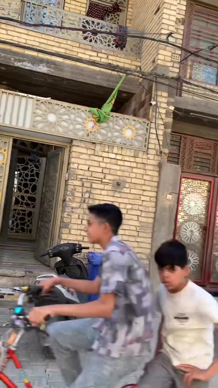 بيت مساحة ١٠٠ متر طابقين و نص للبيع
الموقع شعله لغربي قطاع سابع شارع شهيد حنتوش
السعر ١٢٦ و بي مجال للتواصل على الخاص او رقم ***********
