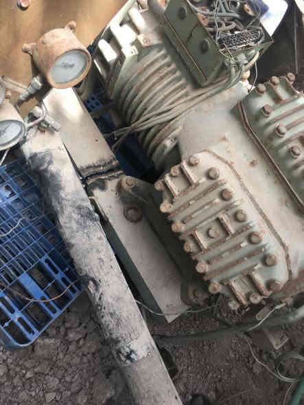 سلام عليكم كمبريسات تبريد عدد 2 الواحد 35 طن شغالات وبنل كامل وكهربائيات كاملة عنواني وسعرهن 18 ورقة وبية مجال بسيط البصرة ابي الخصيب رقم الهاتف ***********
