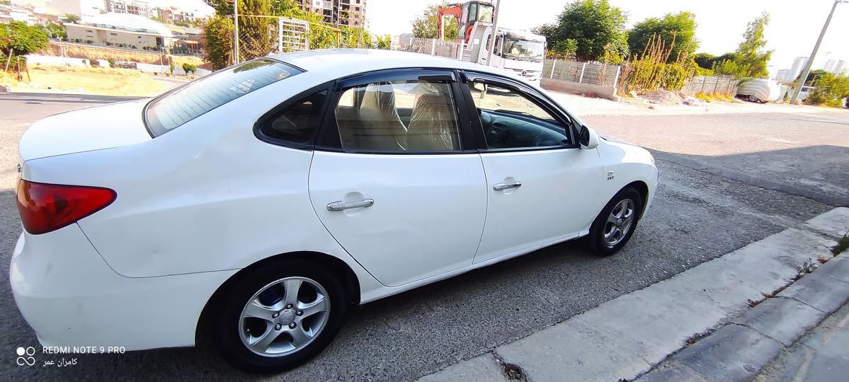 هۆندای ئەڤانتی سپی 2006 کۆدکراو بۆ فرۆشتن
گێڕ و مەکینەی بەشەرت
 ، تبریت سارد و گەرم بەشەرت
  ئاوێنە شەفت ، کوشن هیتەر 
کەڤەری نەگۆڕاوە و ناو و دەرەوەی جوانە
وەکوو عەیب لێی شک ببەم ڕاستی بێگرفتە ، ئەوەی بۆ  فرۆشتن قسە بێ ئەوەیە جەمپێکی بچوکی لای پێشەوە هەیە و سەقفی لەسەر ساغی بێ معجون  بۆیاغە و بەس .
ماڵی دۆستە و خۆم هەموو جومعان سەفەری نێوان ڕانیە و سلێمانی پێدەکەم بێعەیب و نەرم و خۆشە.
نرخ  47$  معامەلەیەکی زۆر کەم 
ژ.م/ ***********
***********
