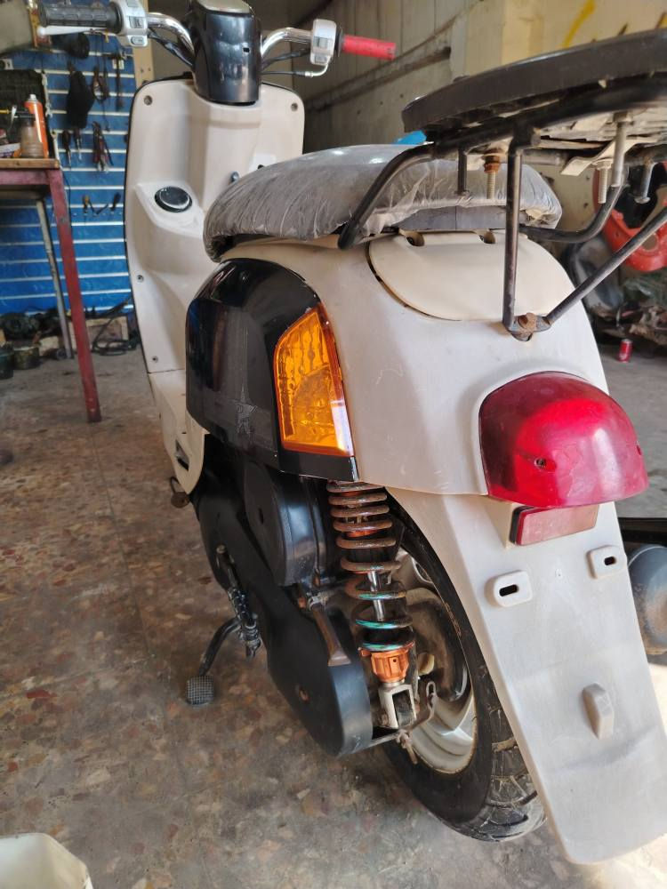 ماكس بوليسي دراجه مكينتها ناعمه كلشي شغال بيها اشاير هورن ليت اصطاب سلف ٦٥٠ ومجال قليل للشراي *********** البصرة, العراق
