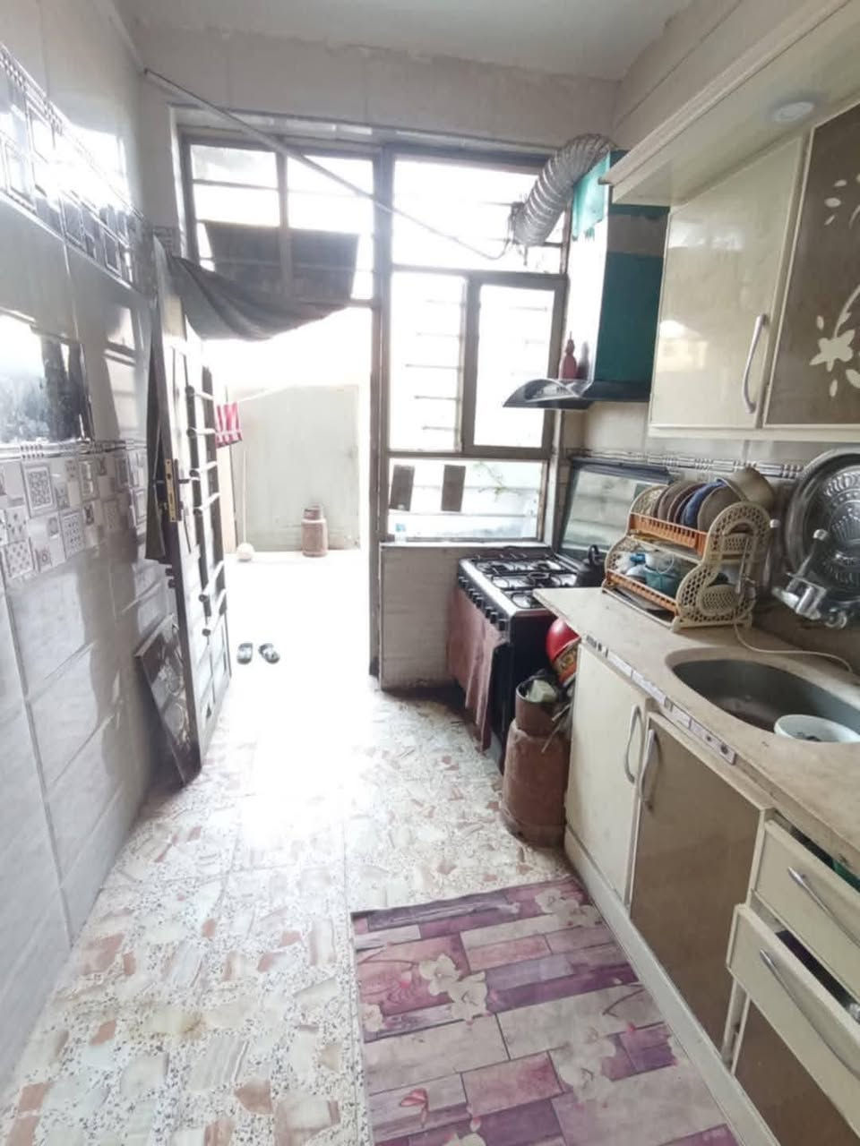 دار للبيع طابقين 100متر طابو زراعي سند 25
الموقع نادر الاولى قرب مجمع المدارس شارع فرن صمون بركات ام البنين  يحتوي على 3 غرف نوم + استقبال+كلدور أرضي وكلدور بالطابق الثاني+مطبخ + صحيات داخلي وخارجي الطابق الأرضي مابي نقص أما الطابق الثاني يحتاج فقط بورك ملبوخ سمنت 
للاستفسار الاتصال على الرقم ***********
