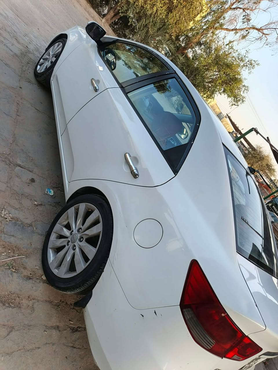 السلام عليكم
سيراتو مديل 2011 خليجي  بيها قطعتين تبديل سياره جاهزه وحلوه مواصفات تحكم ستيرن حساسات ويل كب تخم تاير جديد مكينه تبخر بس لا صوت ولا دخان تبريد شغال السعر 78 وبيها مجال مكاني كربلاء حي السلام ‭***********‬
