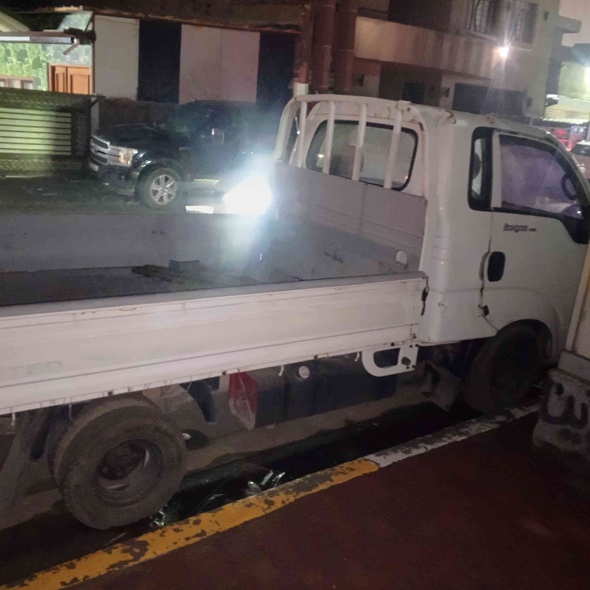 سلام عليكم لبيع 2015رقم ميسان شرط تحويل سياره مضروبه ومعمره سعر 70 مكان السياره  بغداد ***********
