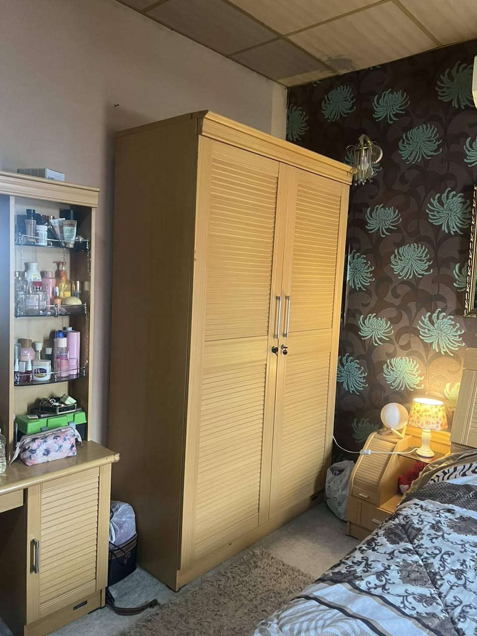 ئه م شتانه بو فروشتن 

سيسه مي دوو نه فة ري 6پارچه توركيه شتيكي جوان و بي عه يبه

مه كينه ي خه ياتي په پوله وه ك لوك واية 1مانگ  به كار هاتوة

مه خسه لي دةست شور

سيسه مي منالان  لوكه شوختي نيه

 مئزي تيڤي
هةر بةربزيك مشته ريه نامه بنيريت ياخود تيل بكات
***********ڤايبه ر +وتس اپ السليمانية, العراق
