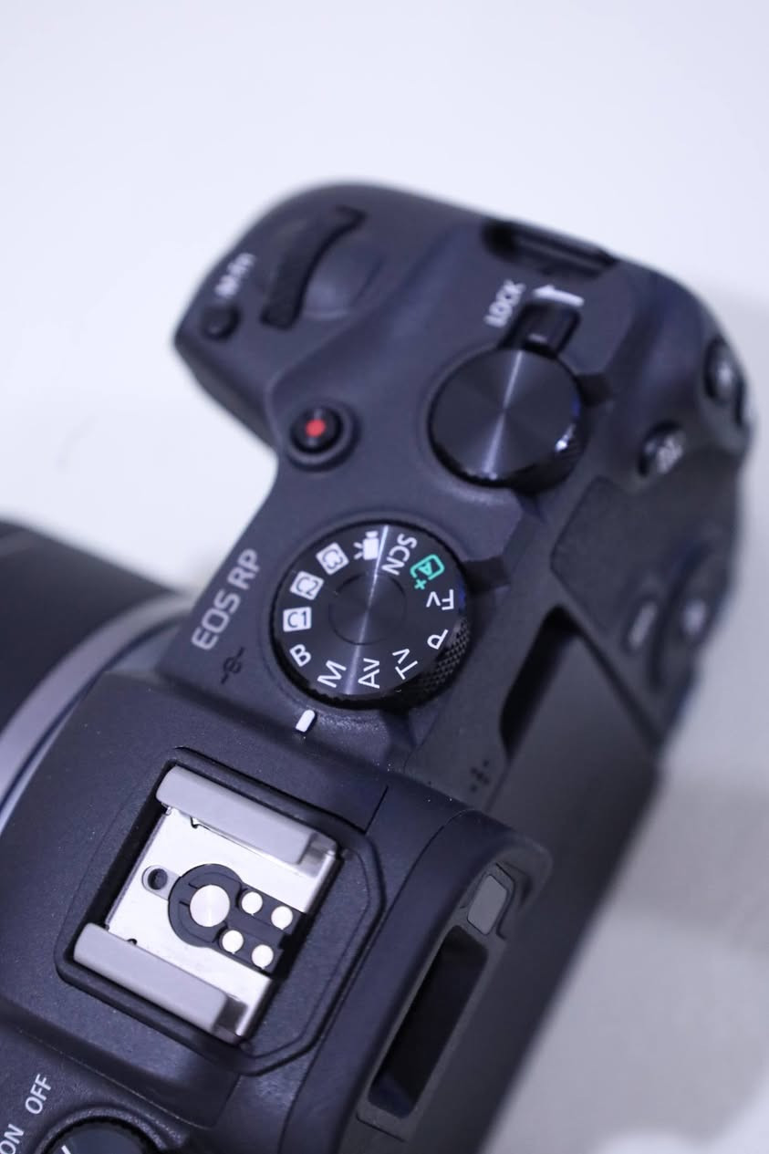 📸 Canon EOS RP Mirrorless + RF 50 mm f1.8 STM
كاميرا ميرورلس Full-Frame خفيفة وقوية، مثالية للتصوير الاحترافي وصناعة المحتوى 🎥

✨ المميزات:

• مستشعر Full-Frame يمنحك جودة صورة عالية وتفاصيل دقيقة

• تصميم خفيف وسهل الحمل للسفر والتصوير اليومي

• تركيز تلقائي سريع ودقيق بميزة تتبع الوجه والعين

• تصوير فيديو 4K بجودة ممتازة

• عدسة RF 50 mm متعددة الاستخدام (تصوير عام – بورتريه – سفر)

• أداء ممتاز في الإضاءة الضعيفة

🎯 خيار رائع للباحثين عن جودة Canon بسعر عملي

الكاميرا جديد كارتون مستخدم مرتين فقط 

- السعر 1,250,000 مليون و 250 ألف 

  

‎للأستفسار الاتصال على

 ***********

***********

‎🚖 توصيل لكافة المحافظات🚖 

‎
