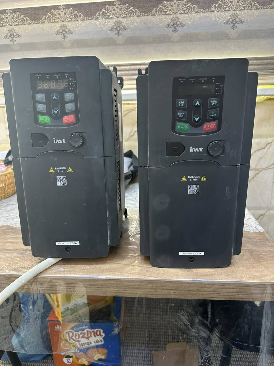 انفرترات عدد 2 القدرة 15الى 18.5 kw السعر مناسب جدا جدا 
استعمال قليل  شرط الشغل 
***********
