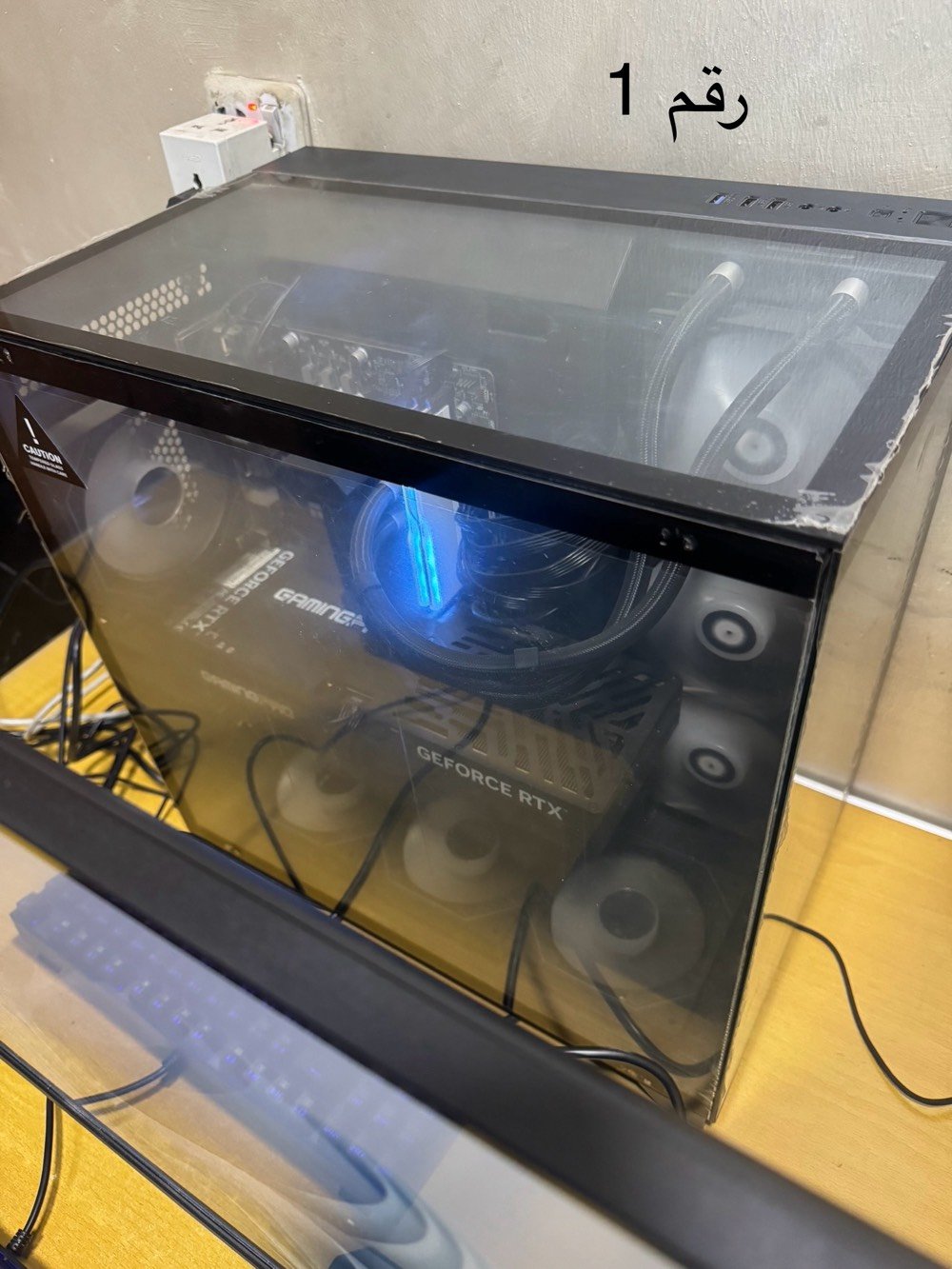 أبيع تجميعة كمبيوتر گيمينگ شغالة ومرتبة، مع كيس زجاجي وإنارة RGB، ومبين عليها كرت GeForce RTX ومبرد مائي، وبيها شاشة ولوحة مفاتيح وماوس. الجهاز شكلُه نظيف ومناسب للألعاب والشغل اليومي، ومفحوص ويشتغل بدون مشاكل ظاهرة. إذا تريد مواصفات دقيقة وصور أكثر للتجميعة أگدر أرسلها.