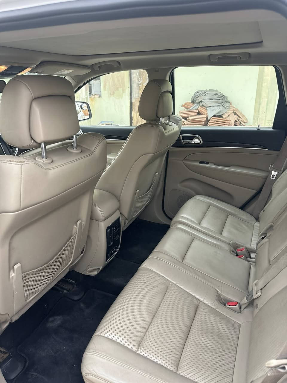 السلام عليكم: للبيع جيب 2014 خليجي فول 1/1 رقم أربيل الجديد كير محرك تبريد صدر تايرات كله جديد
مكفوله كفاله عامه 
رقم هاتف: ***********
