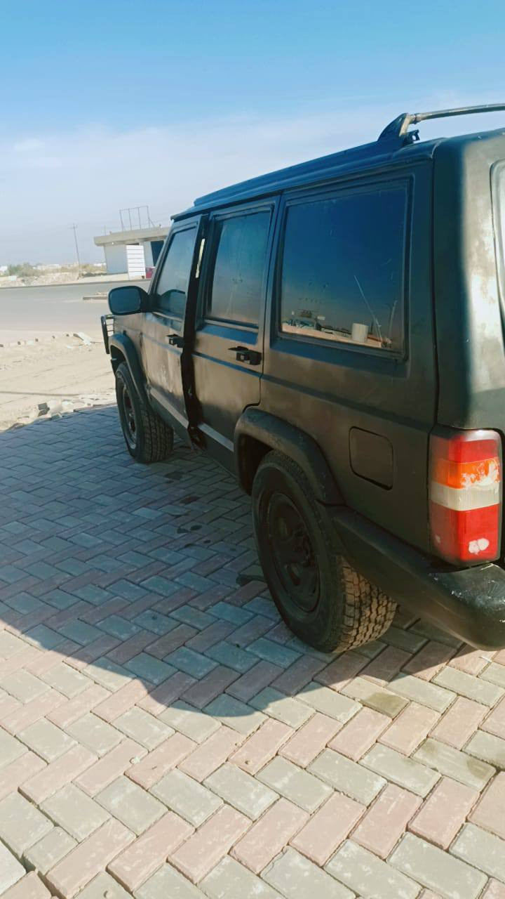 السلام عليكم بيع مستعجل شرط كير محرك كهربائيات تخم تاير صدر دبلات كلها كامله وجديده جيب ما مسجل ادوات السعر 15 مكان بيجي رقم الهاتف ***********
