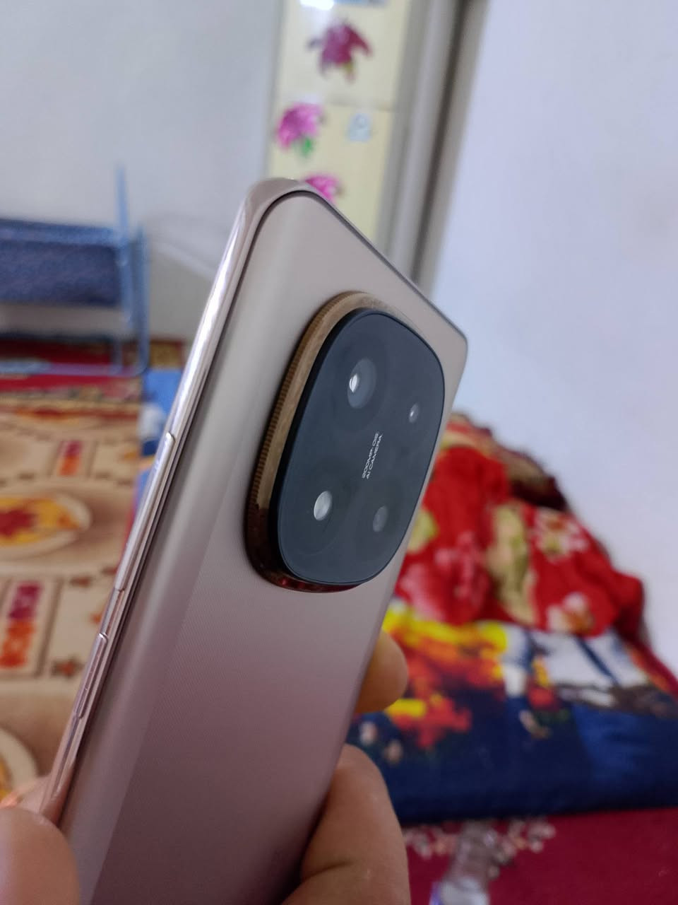 الهاتف مزود شريحتي SIM من نوع. ريدمي نوت 14 برو بلس 5G
Nano SIM، بالإضافة إلى دعم الشريحة الإلكترونية eSIM.
يدعم شبكات إتصالات الجيل الثاني 2G والجيل الثالث 3G والجيل الرابع 4G والجيل الخامس 5G. 

 الهاتف يأتي مزود بشاشة AMOLED
البطارية بسعة 5110 مللي أمبير تدعم الشحن السريع بقدرة 120 واط.
الهاتف مزود بسماعات ستيريو تدعم تقنية الصوت عالي الدقة Hi-Res وDolby Atmos، ولكنه لا يحتوي على منفذ 3.5 ملم لسماعات الأذن.
يأتي الجهاز مزود بمستشعرات الجيروسكوب والتسارع والبوصلة ومستشعر المكالمات التقارب
مزود بمستشعر بصمة الأصابع يأتي مدمج في الشاشة، ويدعم خاصية فتح القفل عبر تقنية التعرف على الوجه (Face Unlock).
شاشة اموليد ممتازة بدقة +1.5K وتدعم تقنية +HDR10 وDolby Vision، ومعدل تحديث 120 هرتز، ودرجة سطوع عالية تصل حتى 3000 شمعة.

 كاميرا خلفية بدقة 200 ميجابكسل، تدعم التثبيت البصري (OIS) وتصوير الفيديو بدقة 4K.

 معالج يقدم أداء ممتاز ويُصنف كواحد من أقوى معالجات الفئة المتوسطة.

 شحن سريع صاروخي (بقدرة 120 واط).

 دعم مقاومة الماء والغبار (بمعيار IP68).

 مستشعر بصمة الأصابع مدمج في الشاشة.

 الهاتف يدعم الشريحة الإلكترونية المدمجة eSIM.

 سماعات ستيريو ممتازة تدعم تقنية Hi-Res وDolby Atmos.
الرام 12+12 جيجابايت ذاكرة الخارجية 512جيجابايت
للتواصل على الخاص مسنجر واتساب ***********
