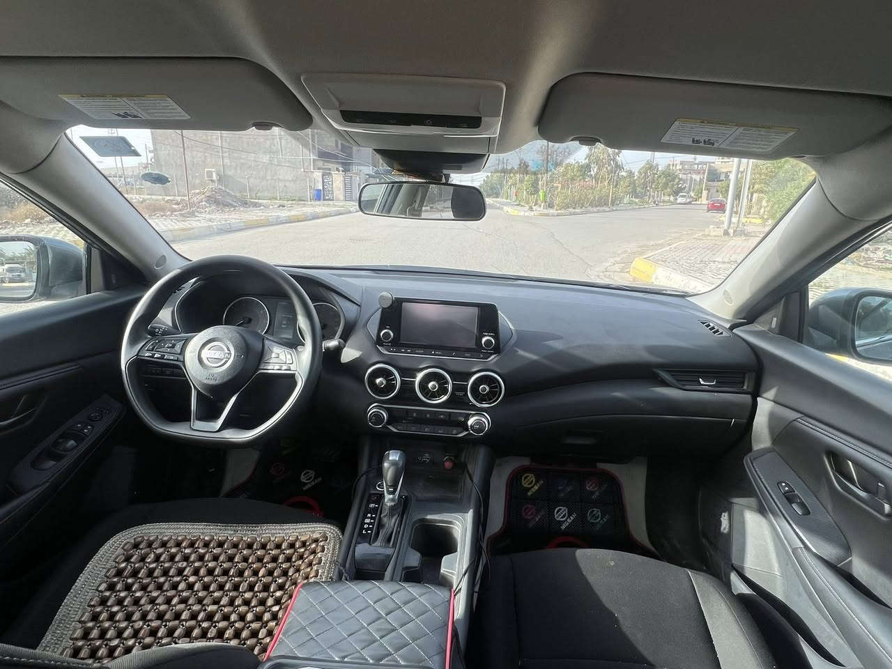 السلام عليكم سيارة نيسان سنترا موديل 2025 وارد أمريكي مواصفات حساسات و مستشعر جانبي و تثبيت سرعه و تنبيه طريق  حجم المحرك 2000  ماشيه 12.207 km رقم الهاتف ***********  المكان ديالى بعقوبة
