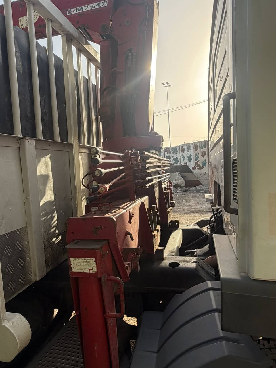 كرين مارسيدس اتيكو
الموديل 2003
الكرين 3 طن
السياره جاهزه من كلشي 
بأسمي تحويل مباشر 
السعر 270$
***********
