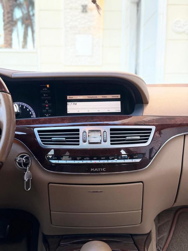 مارسدس 2013 فووول S 550 ماشيه 40 فقط مخزنه السيارة بأسمي رقم بغداد بيع او مراوس السعر و التواصل على الرقم التالي :
0780 147 0867
