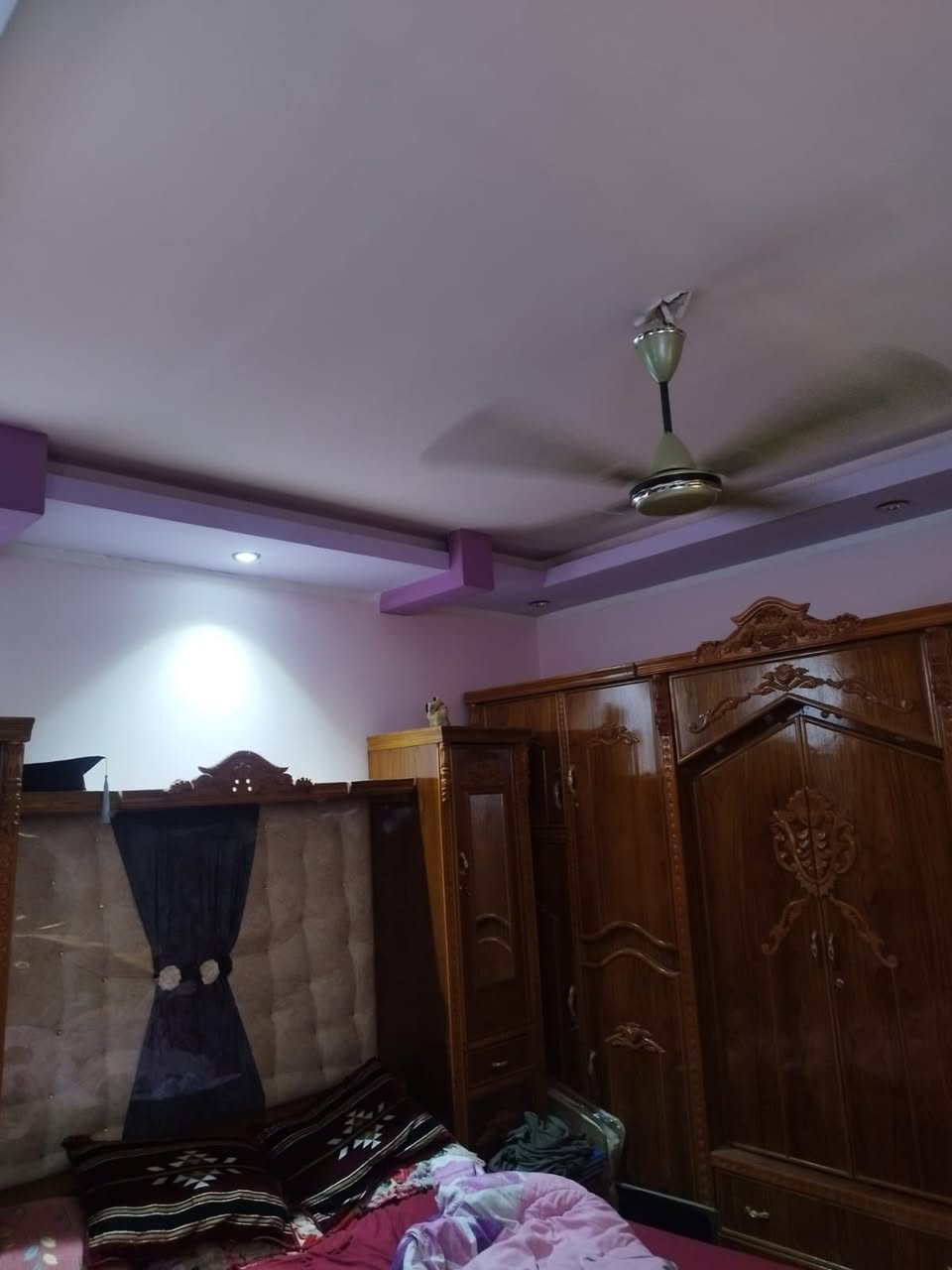 السلام عليكم رمضان كريم عليكم والله يتقبل منكم الصيامكم 
عرض اليوم هوه بيت بل مجمع ابن يقطين المساحة ٢٠٠م بناء حديث ديكور حديث غرفتين وصالة وبراني وصحيات البيت مطلوب ٨٥ والتسديد الشهري ٤٨٣ علماًان السعر الكلي ١٦٥ مع المجال للستفسار الاتصال على *********** أو مراجعة مكتب عقارات الثابت عنوان المكتب السماوة حي الحكم مجاور مجمع الالماني توتل مقابل متنزه النورين. ملاحظة علق بكلمة تم توصلك التفاصيل .
