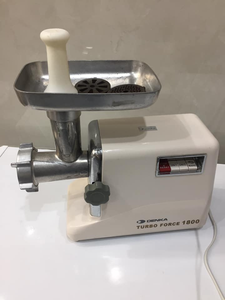 السلام عليكم مثرامة لحم حجم 1800 نوعية دنكا نظيفه كلش مع كافة ملحقاتها


**إذا كنت صاحب هذا الإعلان وتريد حذفه لأي سبب، رجاءا أرسل رسالة إلى الدعم الفني**