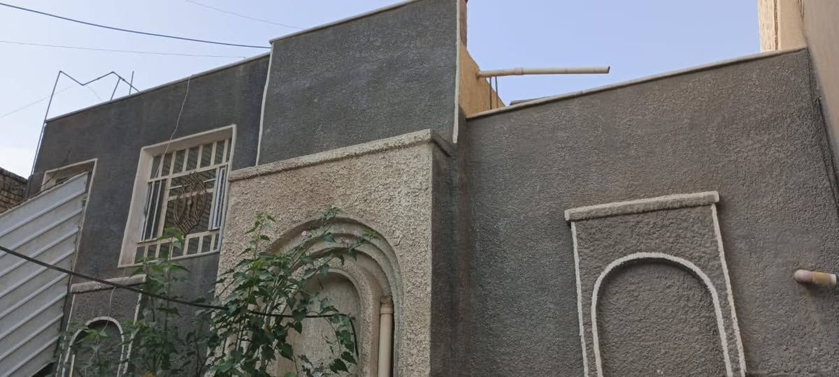 دار للبيع

مساحه 200م 
يحتوي على طابقين
 طابق الاول صاله وغرفتين ومطبخ وحمام
طابق الثاني صاله وغرفتين ومطبخ وحمام 
العنوان حي اور بالقرب من جامع ام البنين 
السعر  320 مليون
للاستفسار ‏‪***********‬‏
