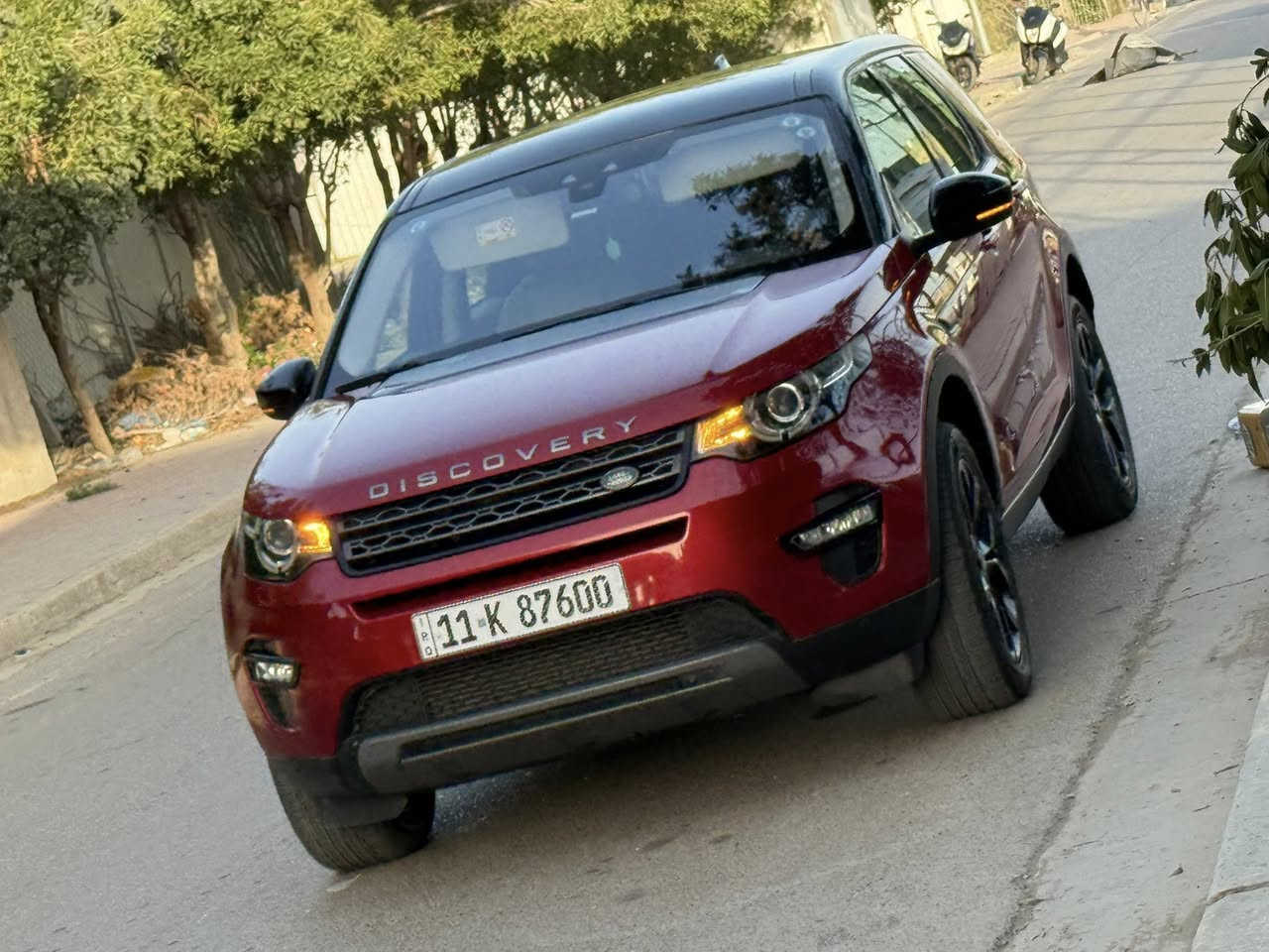 للبيع – خليجي لاند روفر ديسكفري سبورت 2016 (HSE فل كامل) 

* الموديل:2017 استخدام شخصي ونظيف جدًا

* المشي: 90,000 كم فقط

* المواصفات: HSE أعلى فئة (رفاهية كاملة)

* اللون: احمر ماروني   

* المنشأ: خليجي – من الشركة مباشرة وباسمي

* الحالة: بدون صبغ و بدون ضربات 

* القطع : تايرات جديدة و باتري جديد  

السيارة بحالة ممتازة، جاهزة للفحص والقيادة بدون أي مصاريف، تجمع بين الفخامة، القوة، والاعتمادية المعروفة عن لاند روفر.

 للاستفسار الجاد فقط ***********

سعر البيع 164 $ و مكاني بغداد
