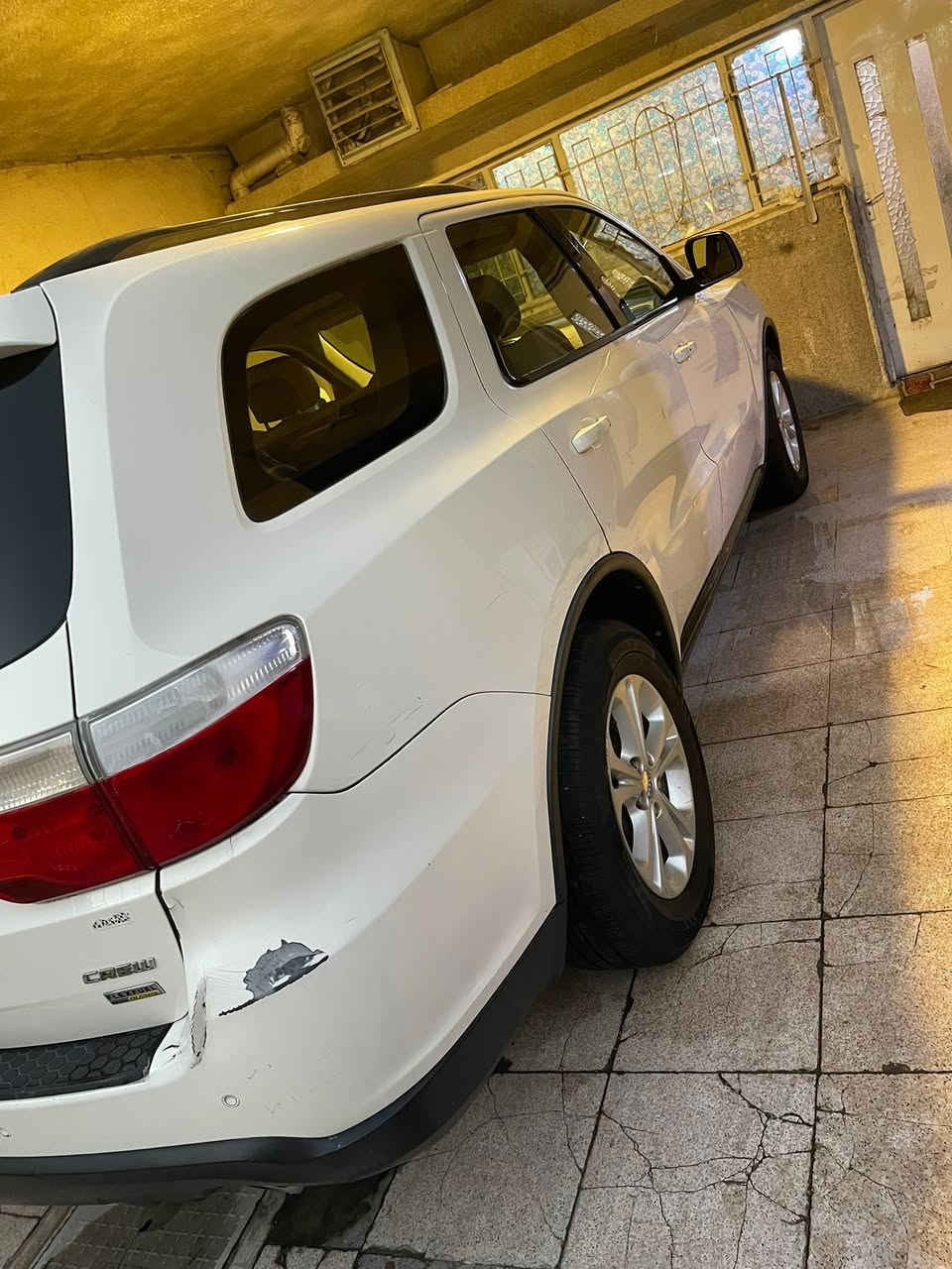 السلام عليكم
دوج دورانگو ٢٠١١ 

مكينه ٣٦٠٠ vvt 

تو ويل مو فور ويل 

داخله كلين بس بيها شغلات بسيطه هنا 

موجوده بالسونار المرفق بالصور 

السياره عدنه من ال٢٠١٢ من معرض عماد 

الممشا ٢٤٤ الف كيلو قابل للزياده 

بدون ايرباك بس مشتغل لكلوب من فاحت الكشنات شديت تغليف 

بدون فتحه 

داخل جلد شاشه جبيره 

كشنات كهرباء 

نقوصات 

صدر امامي خلفي 

جك صندوك والكامره بيها مشكله صورتها مفتره بالعكس الجيك مشتغل فحصتها حساس صالنصه ومشتري واحد بس بعدني مشاده فيت بمب جديد 

تبريد مركزي ثلج ❄️

محرك كير تمام 

صور السياره والسونر موجوده 

رقم بغداد انگليزي بأسمي تحويل ثاني يوم 

السعر المطلوب 

145$ بيها مجال بسيط

مكان السياره بغداد جميله
***********
متواجد فيس واتس
