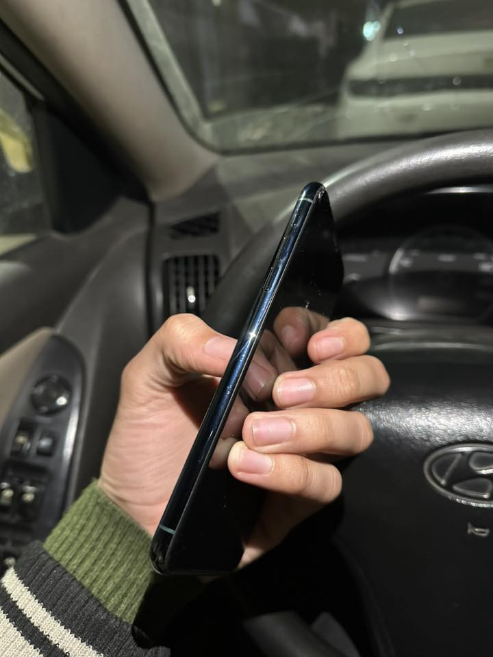 السلام عليكم للبيع ايفون 11 برو ماكس ذاكرة 512 بطاريه 76 شاشه مفطوره  جهاز تضيف مابي اي خلل  عل فحصل امبدل بطاريه فقط اصليه  
مكاني بغداد ***********
سعر 350 بي مجال
