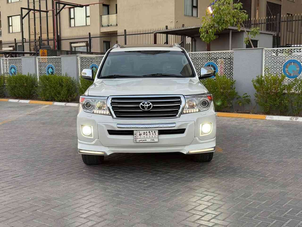 السلام عليكم 
تويوتا لاندكروز 2010 GXR 
مكفوله من الضربه والحادث فقط صبغ ربع البنيد اثرتكشير صبغ 
مواصفات 
بصمه 
شاشه 
كأمره 
تحكم ستيرن 
سلايت روف 
مكانها بغداد حي الجهاد 
السعر 265$
للاستفسار 
***********
