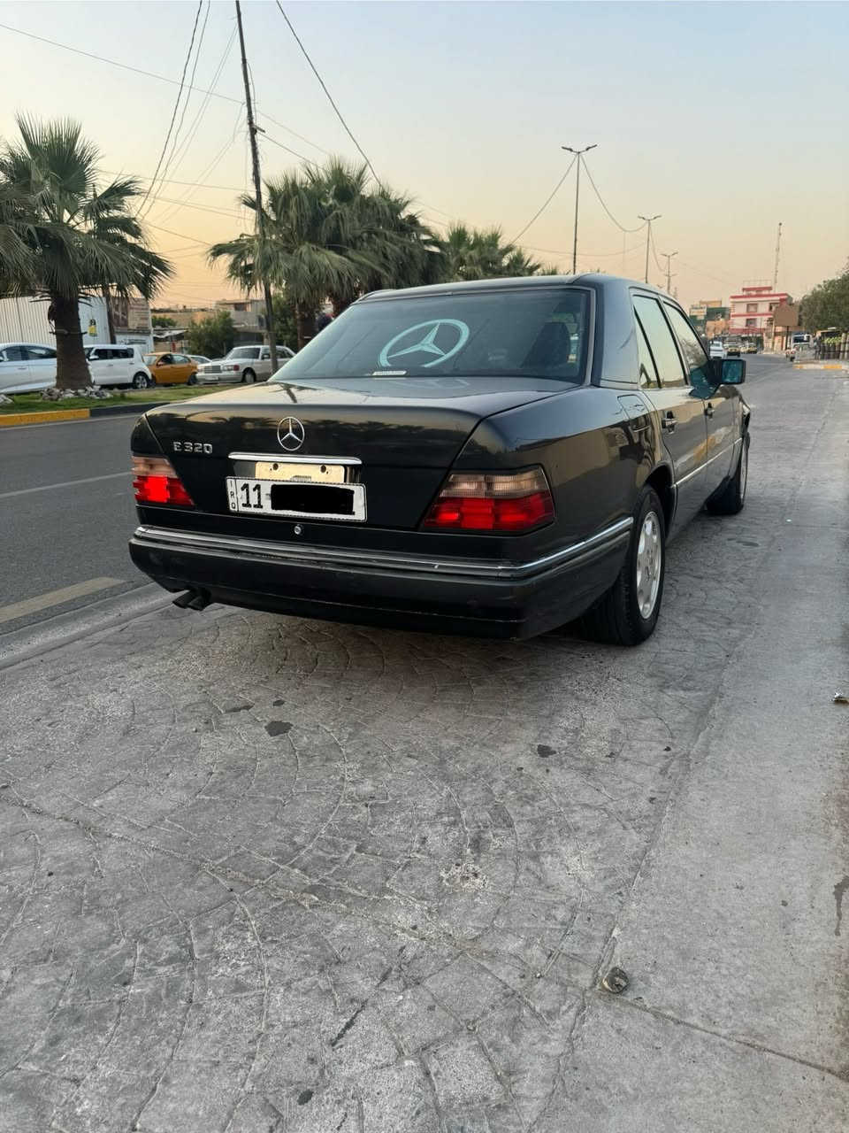 السلام عليكم
مارسدس دب 1993 بيبي شبح 320 اصل خراطيم نضيفة 
تبريد شغال 
كهربائيات كلها شغالة
اربعة جام كهرباء
مري كهرباء 
اريل كهرباء شغال 
سلايد روف شغال
تخم تاير جديد
شواصي براكيت كله نضيف قواعد نضيفات فقط وحدة بيها شي قليل مصلح وممبين
وباقي الامور كلها تمام 
سيارة جاهزة
السعر 83 وبيها مجال بسيط
***********
