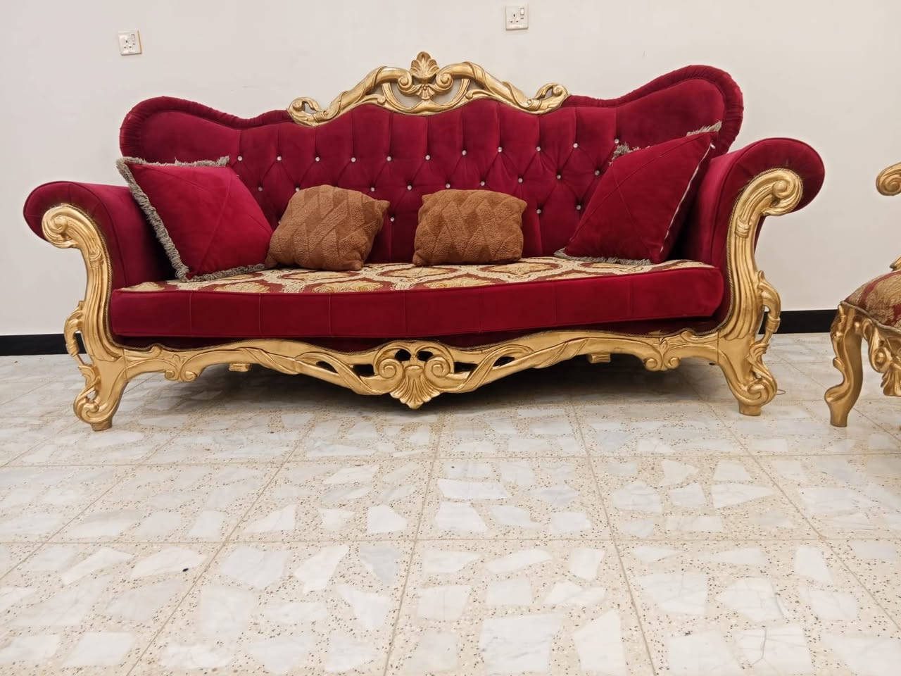 تخم زان تركي عشر مقاعد نضيف جدا   العنوان بغداد تواصل على رقم *********** اتصال او تساب متواجد
